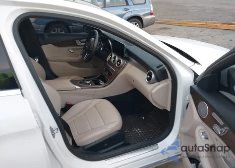 2019 Mercedes-Benz C 300 4Matic z USA, uszkodzony, nr VIN WDDWF8EB9KR517500